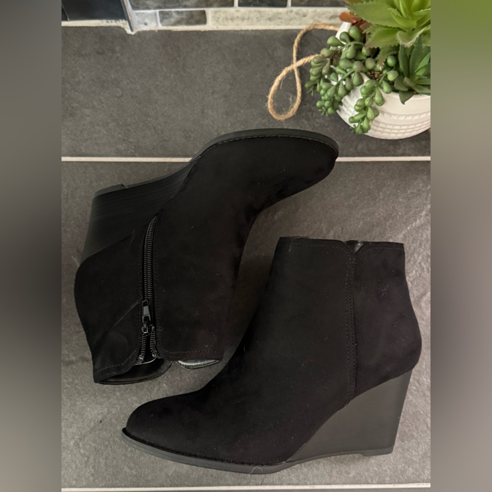 8 Kensie Booties Like New Faux Micro Suede